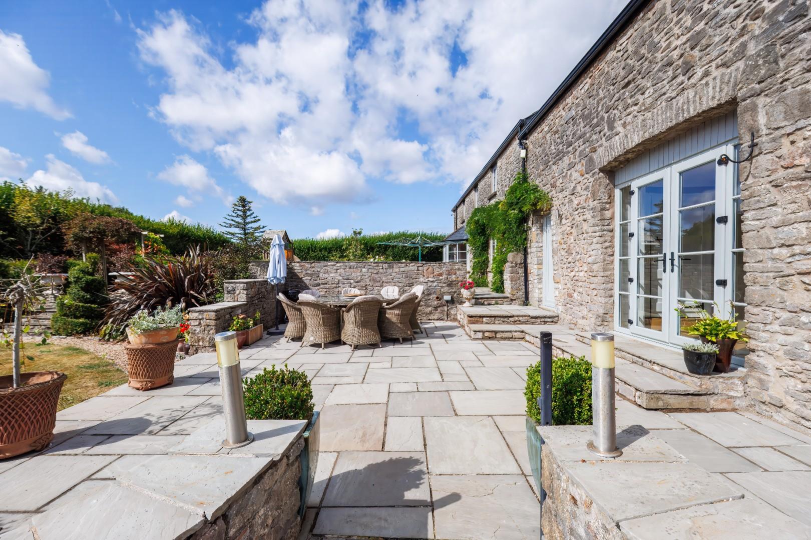 Warren Farm, Pendoylan, Nr Cowbridge, Vale of Glamorgan, CF71 7UJ